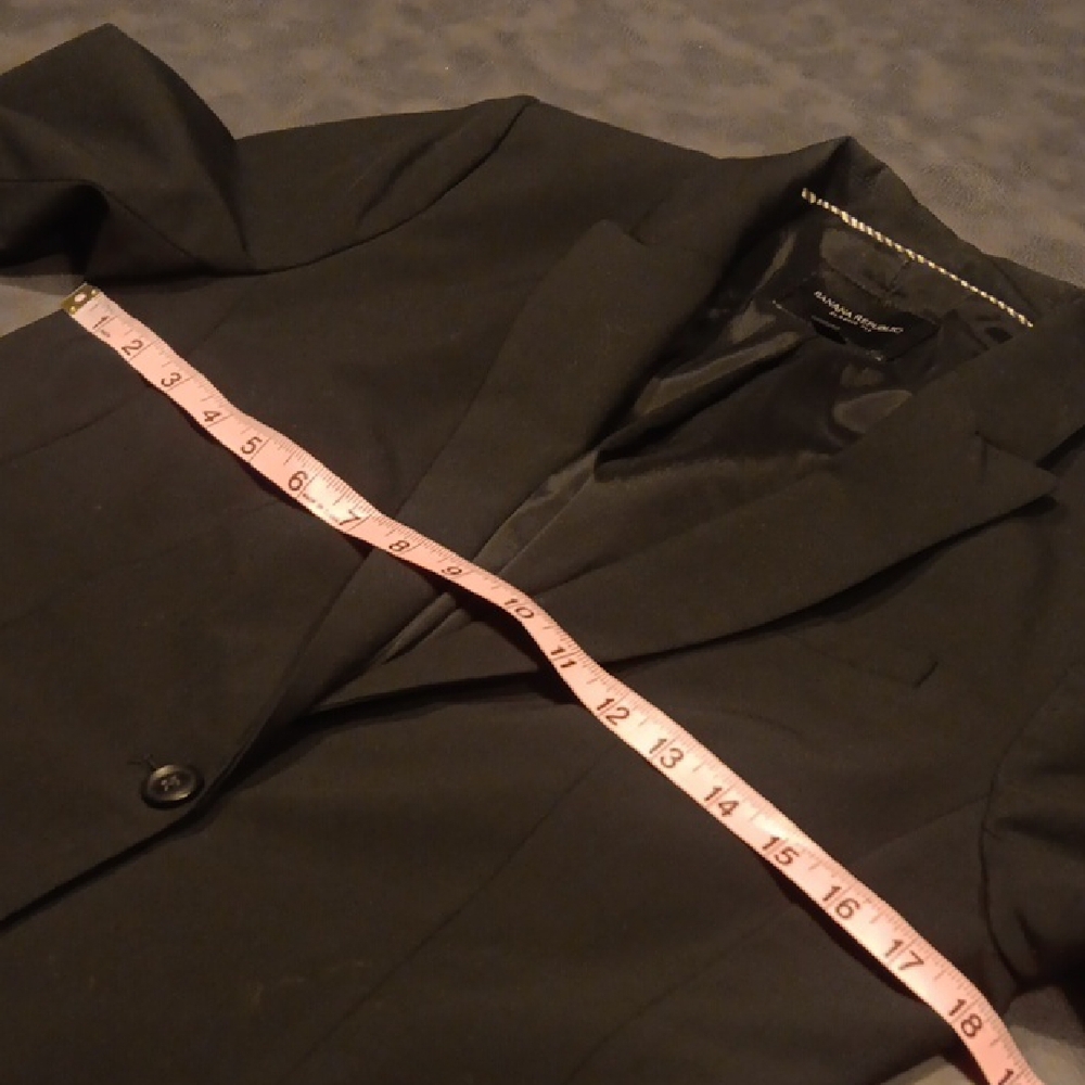 Banana Republic Classic-Fit Machine-Washable Italian Wool Blend Blazer In Black - Picture 13 of 14